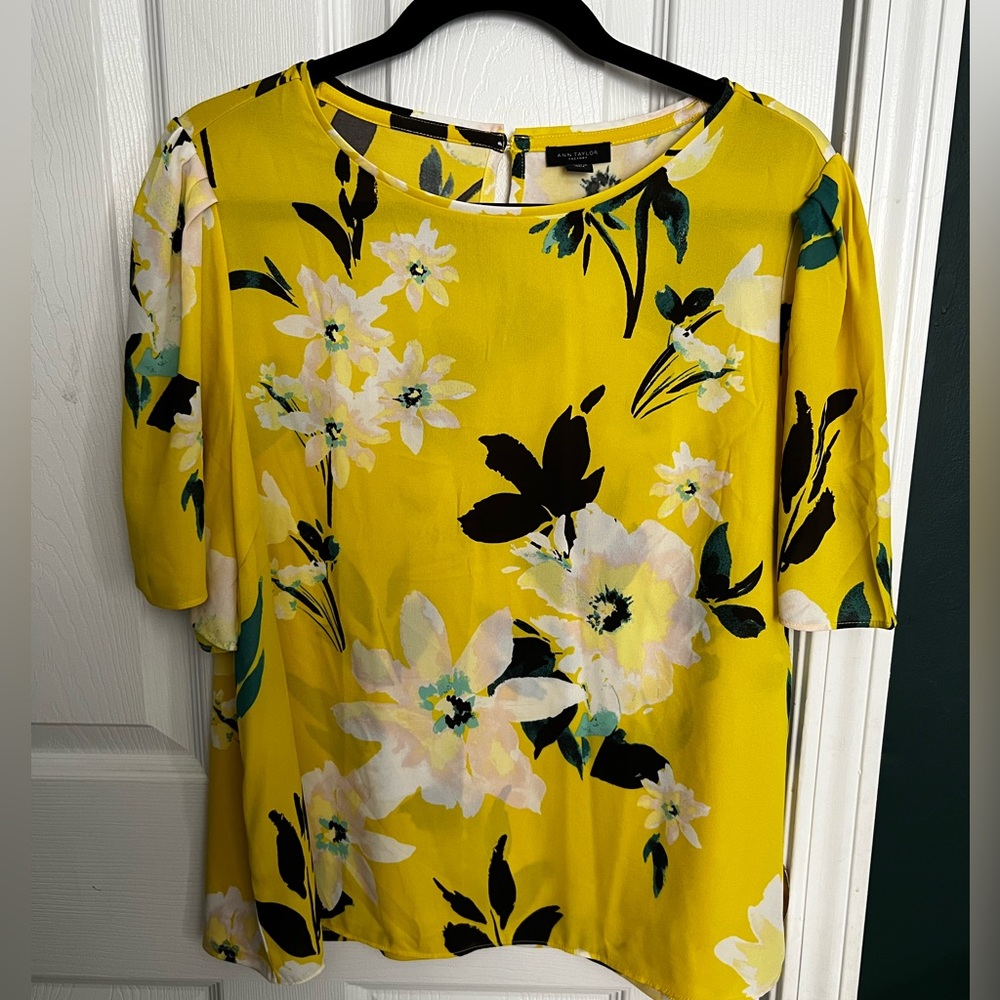 EUC Ann Taylor Yellow Floral Blouse SZ LG